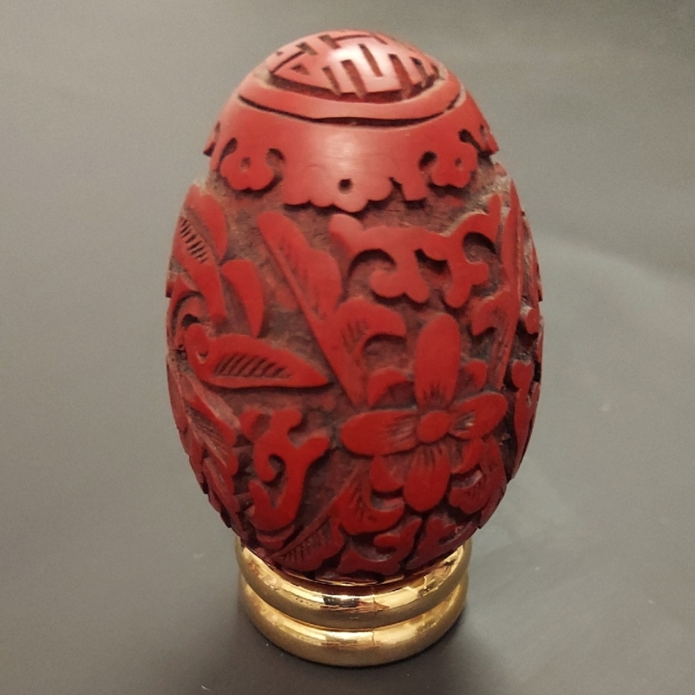 1988 Franklin Mint Red Cinnabar Wood Decorative Egg